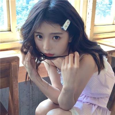 公寓里的两个女人海报